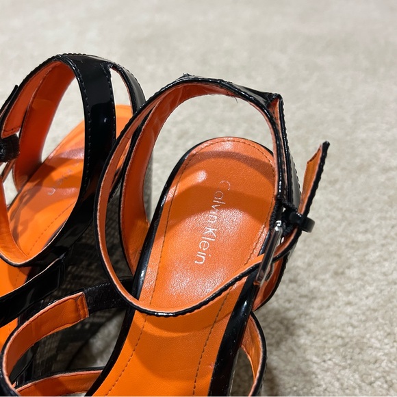 CALVIN KLEIN Patent Leather Wedge Sandals Size 8M - Picture 7 of 10
